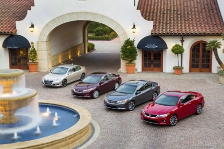 Từ trái sang phải: bản PHEV, Sedan, Sedan Sport, và Coupe